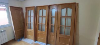 Lote 8 puertas madera 5 panneladas y 3 con cristal
