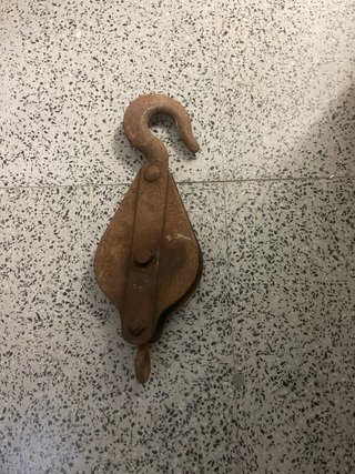 Polea de metal antigua. Precio por cada una 30e