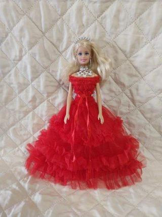Barbie con outfit Happy Holidays 2018