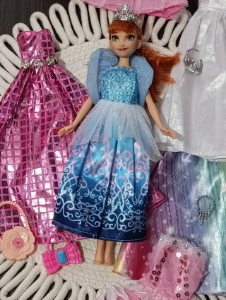 Accesorios Muñeca Barbie: Vestidos y Bolsos