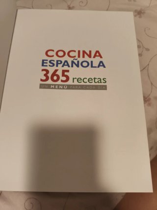 Lote de dos libros de cocina.