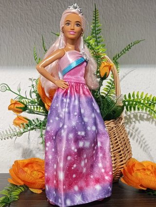 Barbie Princesa con Tiara y Pendientes