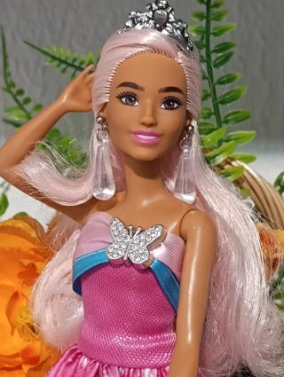 Barbie Princesa con Tiara y Pendientes