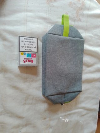 Neceser gris con detalle verde