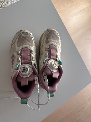 Zapatillas con ruedas y carga USB