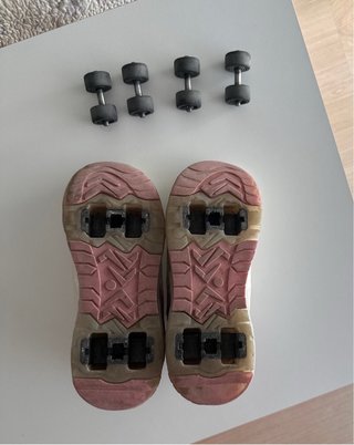 Zapatillas con ruedas y carga USB