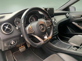 Mercedes-Benz GLA 200d AMG LINE - Como nuevo