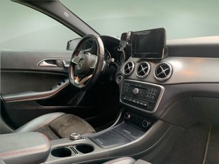 Mercedes-Benz GLA 200d AMG LINE - Como nuevo