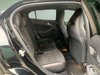 Mercedes-Benz GLA 200d AMG LINE - Como nuevo
