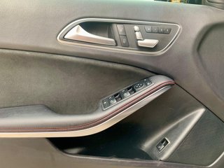 Mercedes-Benz GLA 200d AMG LINE - Como nuevo