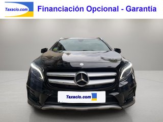 Mercedes-Benz GLA 200d AMG LINE - Como nuevo