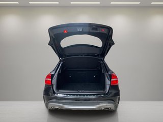 Mercedes-Benz GLA 200d AMG LINE - Como nuevo