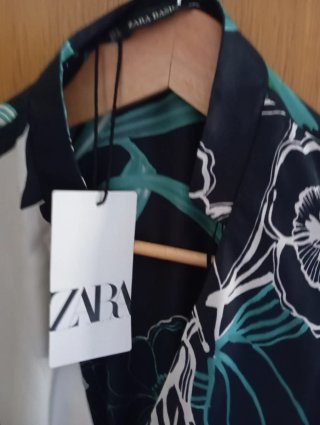 Vestido Zara cruzado estampado