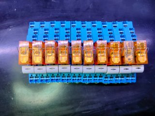 STOCK 10 PZ RELÈ FINDER 230V AC
