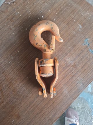 Gancho de grúa naranja