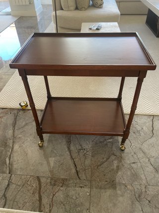 Carrito de bebidas de madera