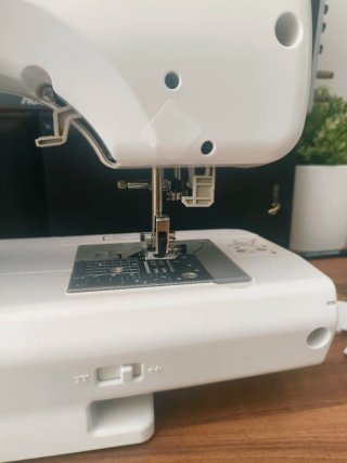 Máquina de coser Brother CX70PE (averiada)