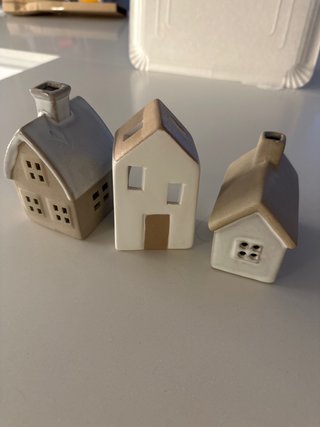 Casitas decorativas cerámica beige y blanco