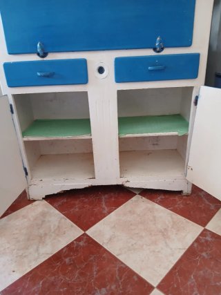 Alacena antigua azul y blanca