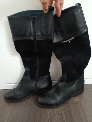 Botas altas de piel negras