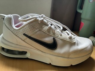 Tenis Nike Air Beige y Blanco