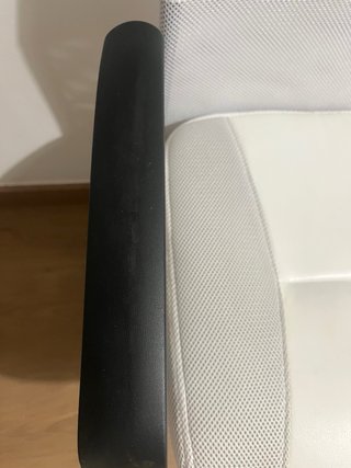 Silla de oficina ergonómica blanca