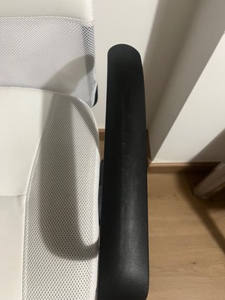 Silla de oficina ergonómica blanca