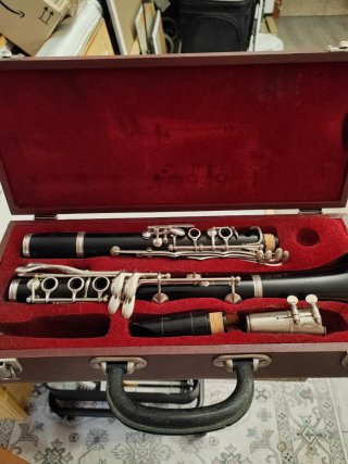 Clarinete francés con estuche