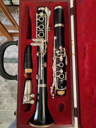 Clarinete francés con estuche