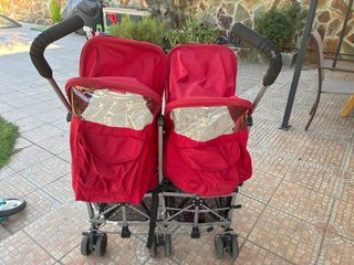 Carrito gemelar Maclaren rojo plegable