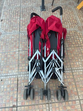 Carrito gemelar Maclaren rojo plegable