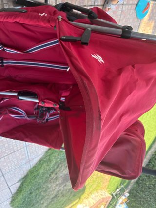 Carrito gemelar Maclaren rojo plegable