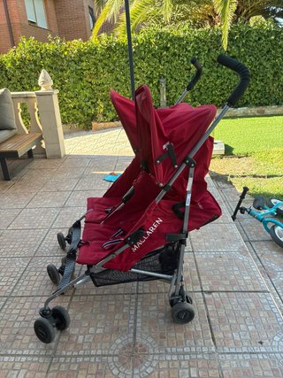 Carrito gemelar Maclaren rojo plegable