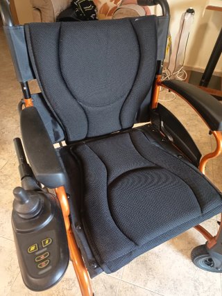 Silla de ruedas eléctrica, modelo martinika .Nueva