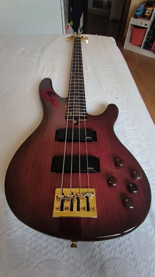 Bajo Eléctrico Yamaha TRB II