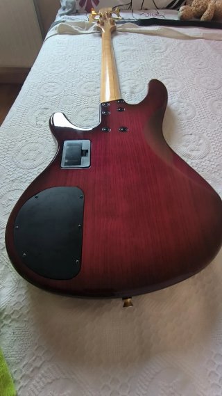 Bajo Eléctrico Yamaha TRB II