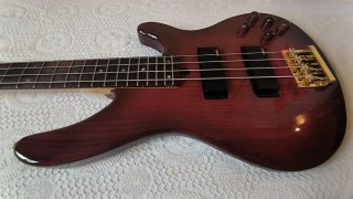 Bajo Eléctrico Yamaha TRB II