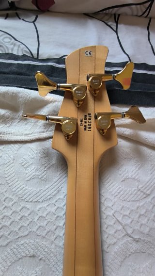 Bajo Eléctrico Yamaha TRB II