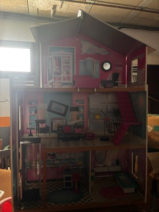 Casa de muñecas estilo moderno