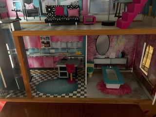 Casa de muñecas estilo moderno