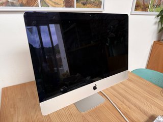 iMac Apple plateado 21,5 pulgadas