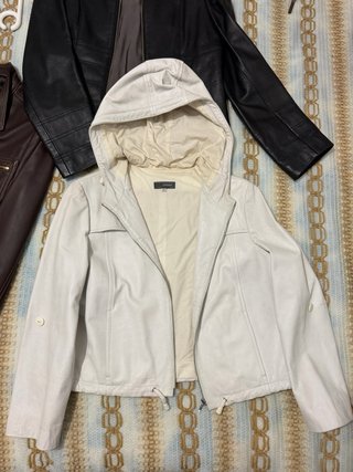 Chaqueta de Piel con Capucha Dossier