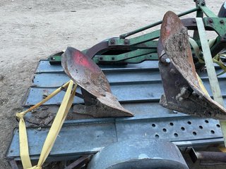 Arado y vertedera para tractor cada uno 350€