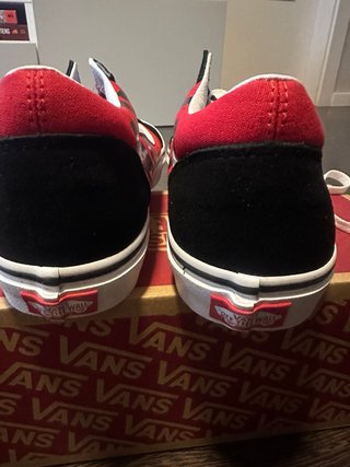 Zapatillas Vans Old Skool Negras y Rojas