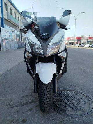 Moto Kymco Grand Dink 300 ABS Blanca muchos extras