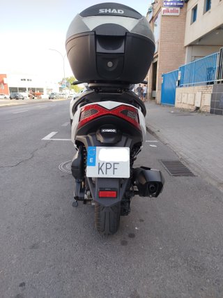 Moto Kymco Grand Dink 300 ABS Blanca muchos extras