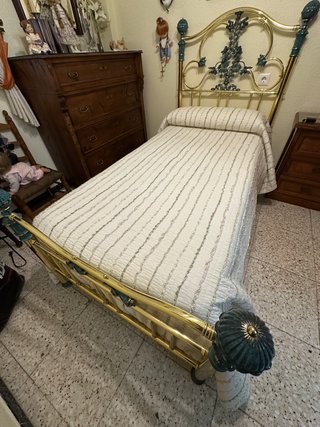 Cama diseño latón y verde
