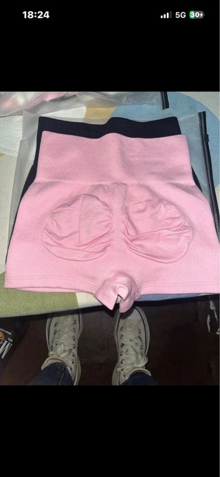 Pantalones de gimnasio de tres colores diferentes