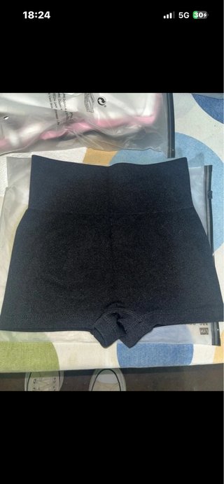 Pantalones de gimnasio de tres colores diferentes