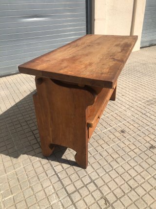 Antiguo Banco rústico de madera maciza con mesa